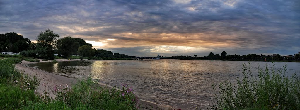 The Rhine in Cologne, Germany. by Nicola e Pina Europa 2011