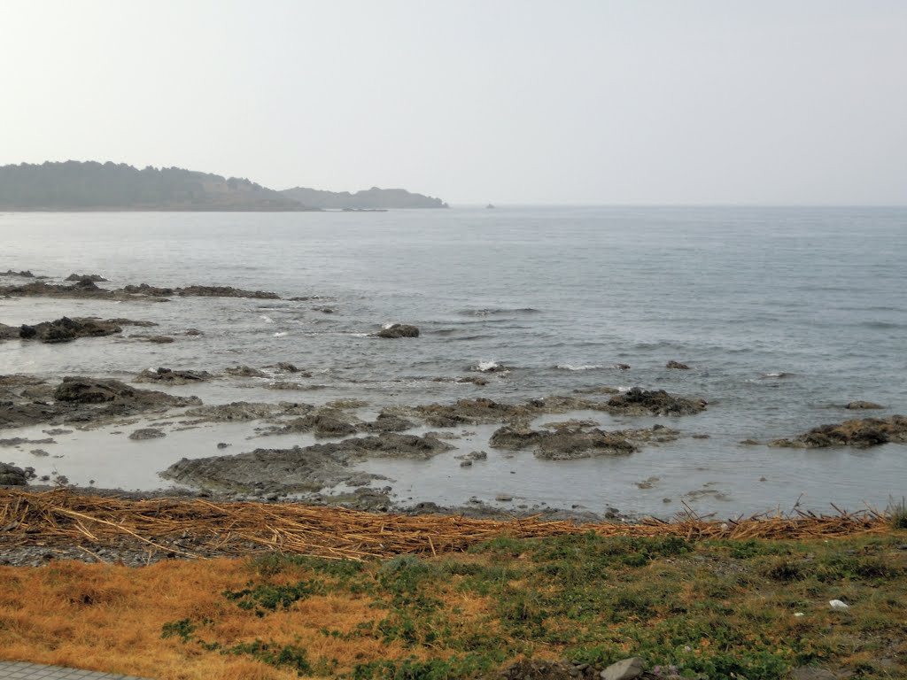 Llançà platja Sant Jordi by Avi Jordi