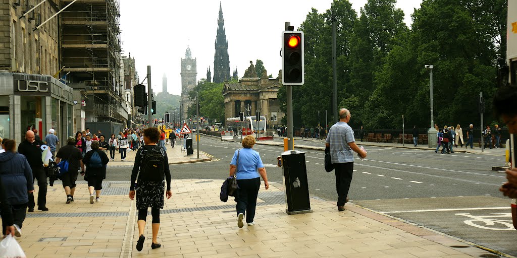 Princes st, Edinburgh citycentre 2010 by Pieter van der Woude