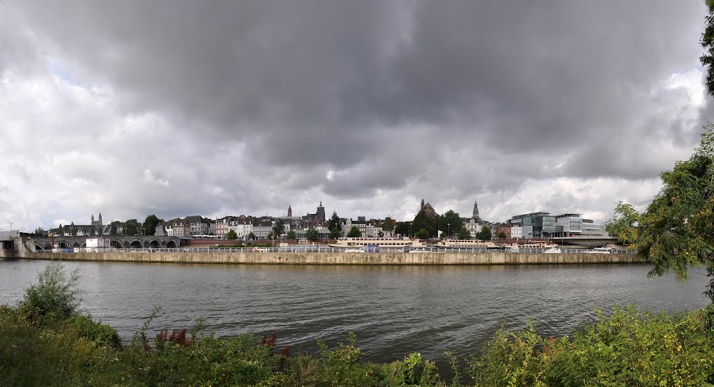 The Meuse River. Maastricht, The Netherlands. by Nicola e Pina Europa 2011