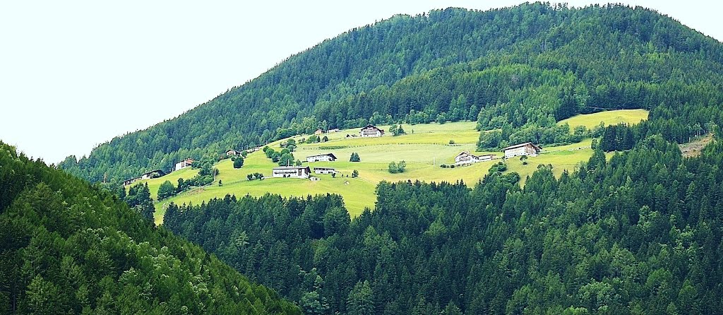 Fortezza Provincia autónoma de Bolzano, Italia by Joao Abel Goncalves