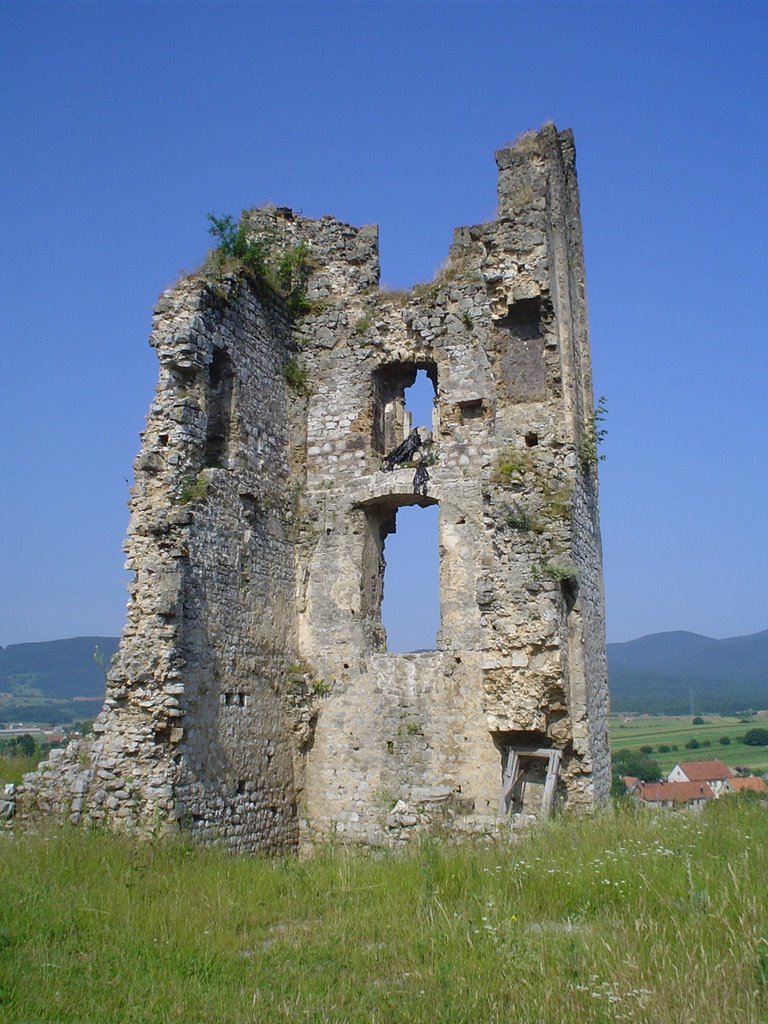 Brinje, Sokolac. by Miro Pavić