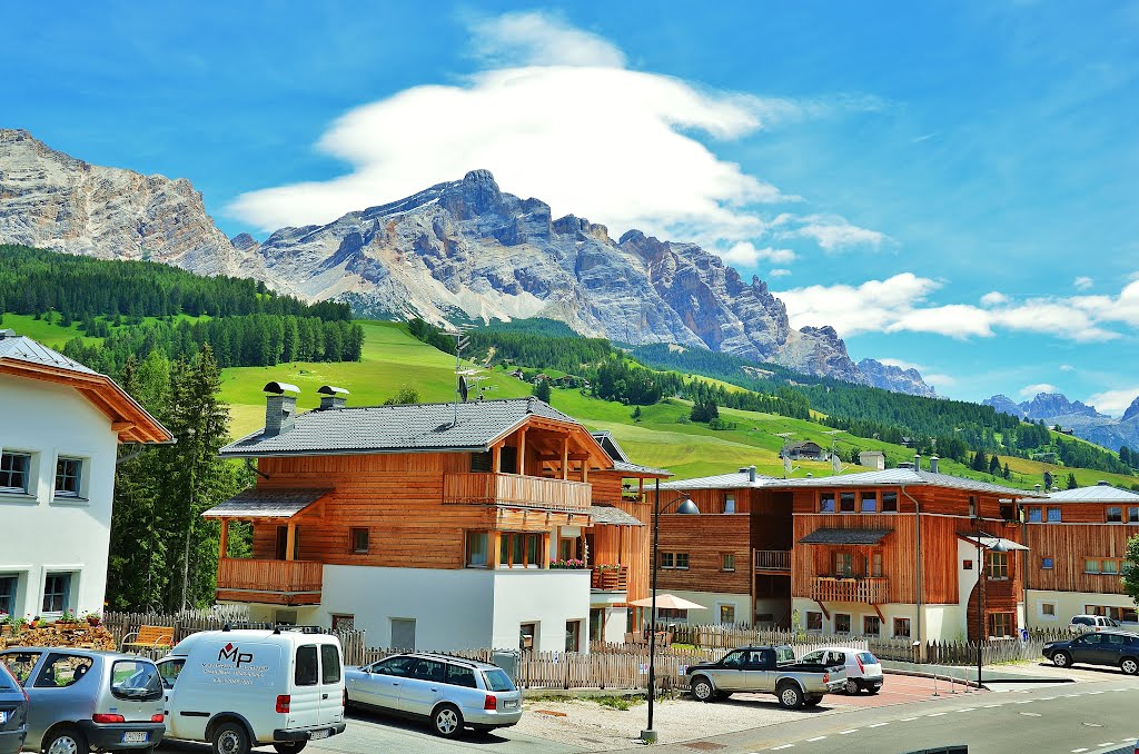 La Villa, Badia Provincia autónoma de Bolzano, Italia by Joao Abel Goncalves