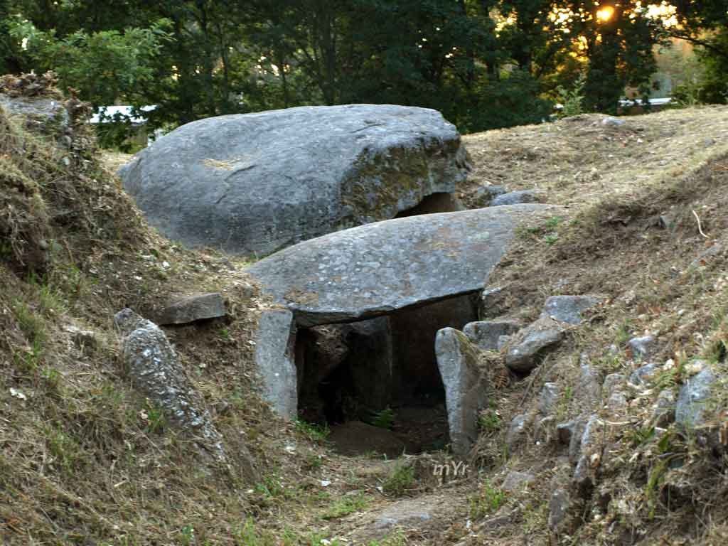 Dolmen de Lamoso-Paços de Ferreira-Portugal by mYr