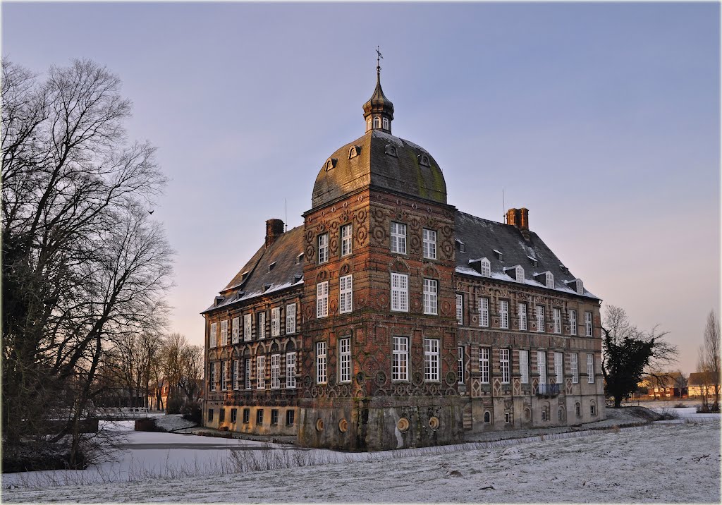 Schlösschen im Winter by feldt