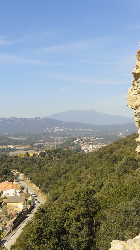 Montseny from Palafolls' castle by abargama7