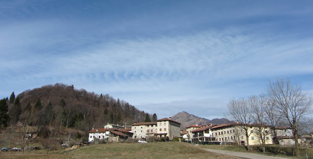 CIRROCUMULUS LENTICULARIS RADIATUS A CASTELVECCHIO by gipascali