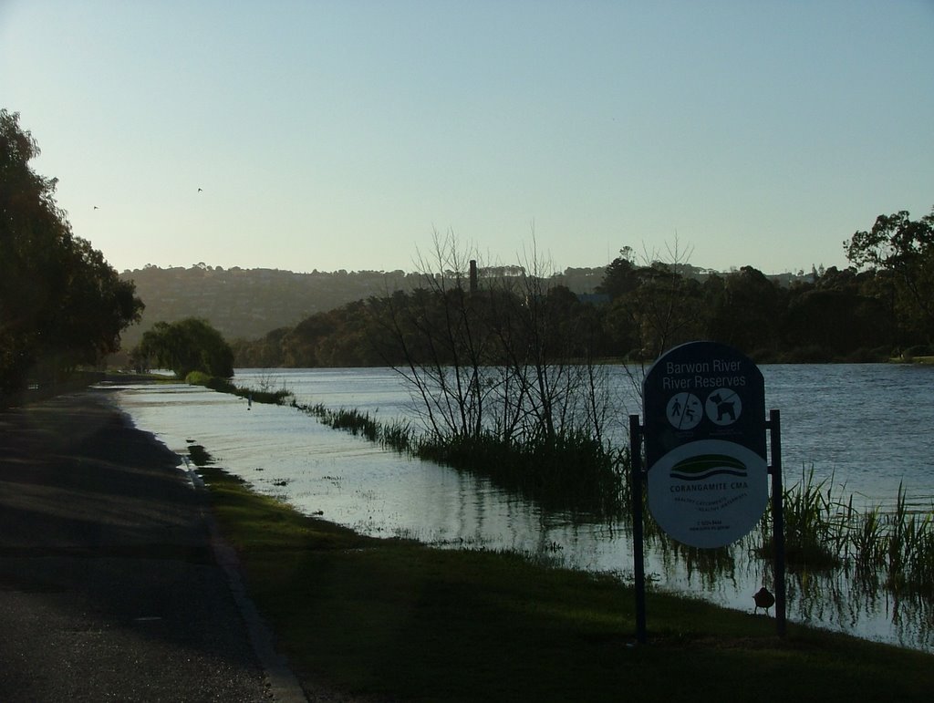 Barwon River in mild flood 2007 by Wawny