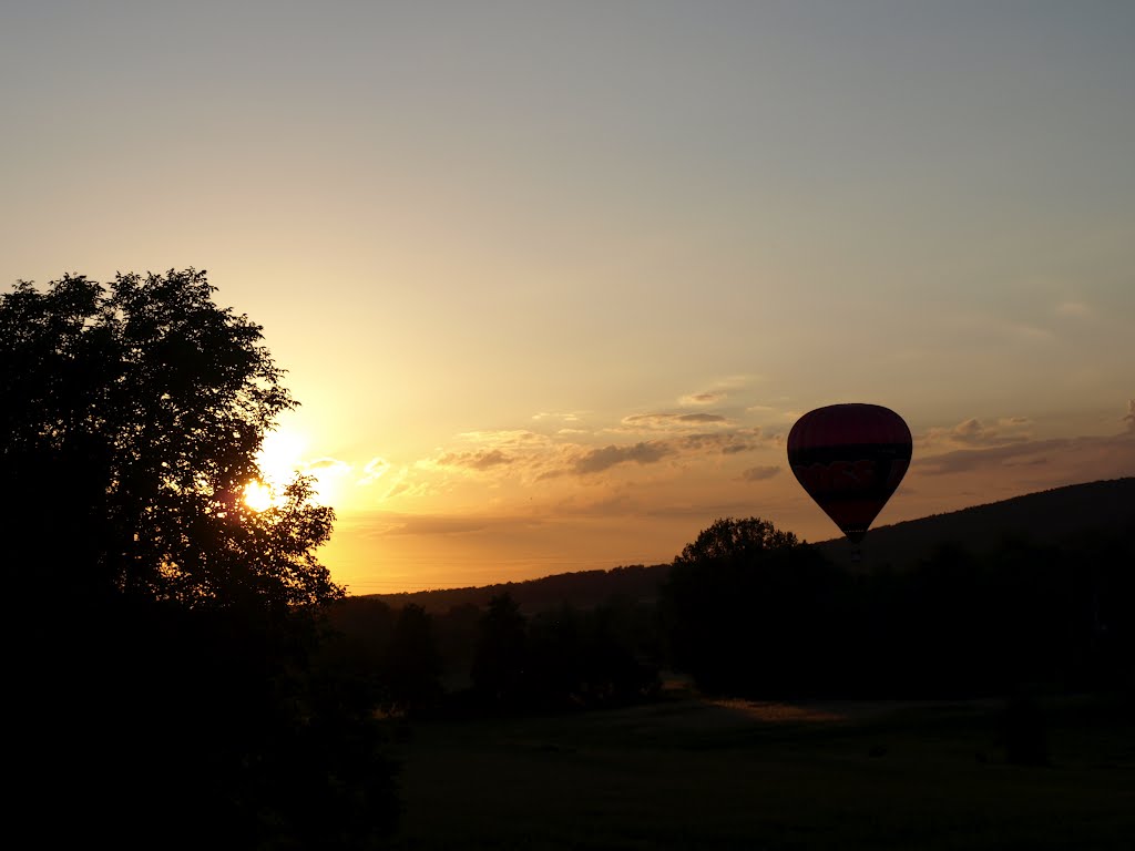 Heißluftballon im Anflug by R.Blum