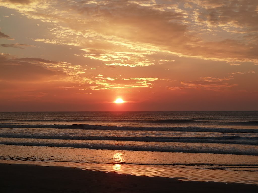 AMANHECER EM PERUÍBE by Hugo Rosin Sobrinho