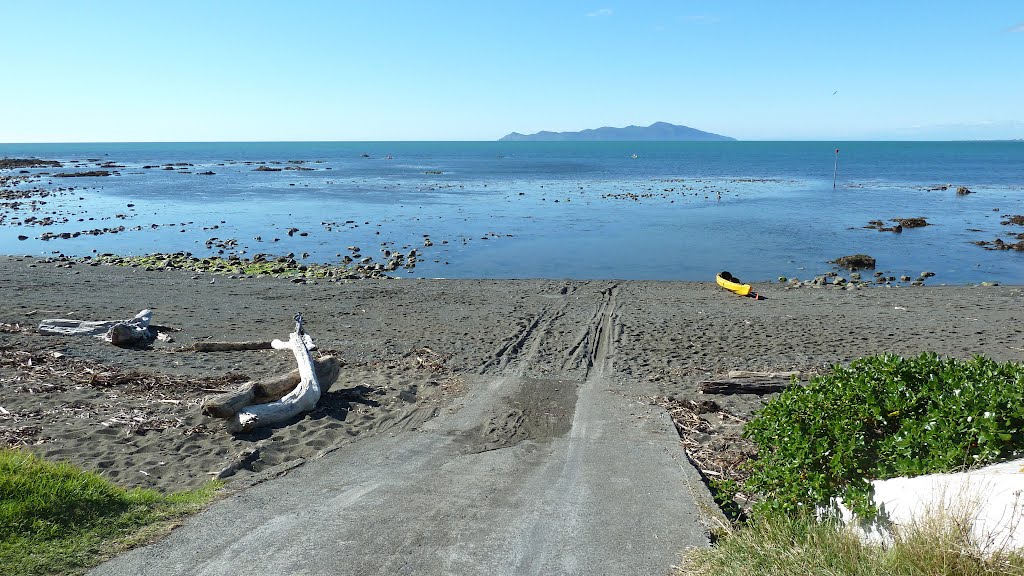 Kapiti Island and Pukerua Bay, Wellington by Linbery