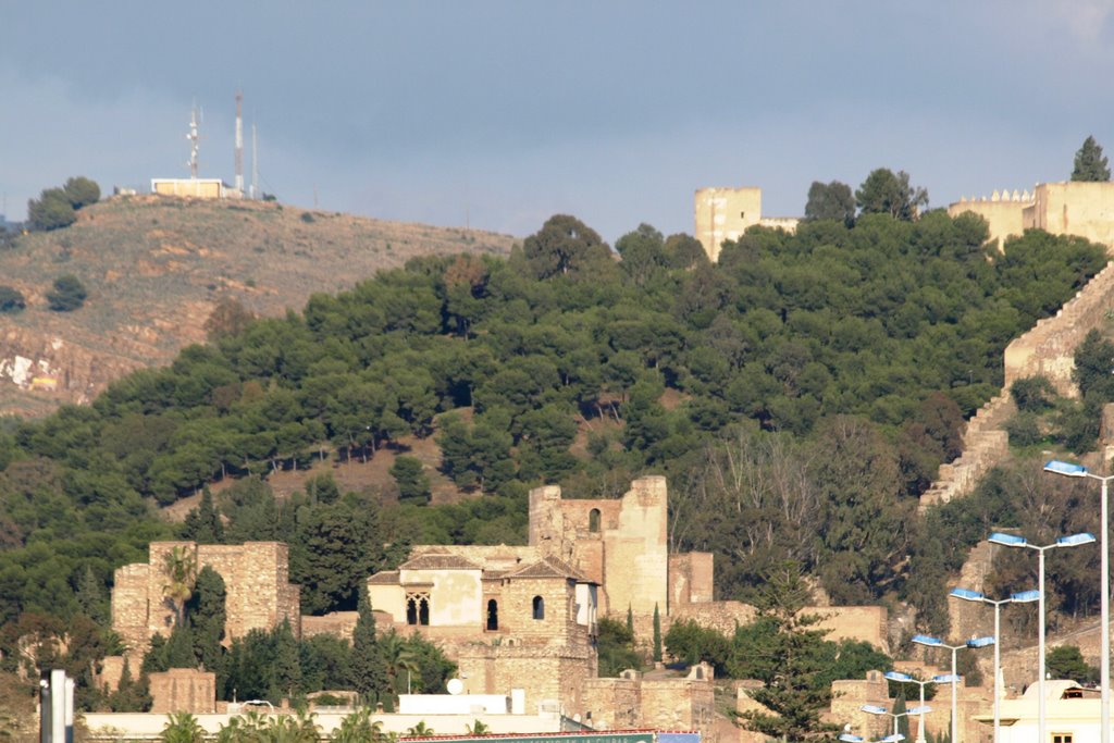 Alcazaba y monte de Gibralfaro by A. Trigo