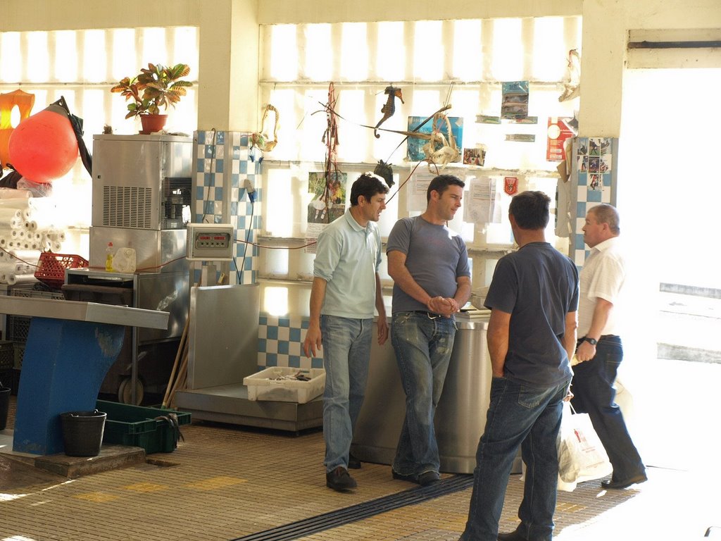 Fish market in Santa Cruz by Gunnar Langemark