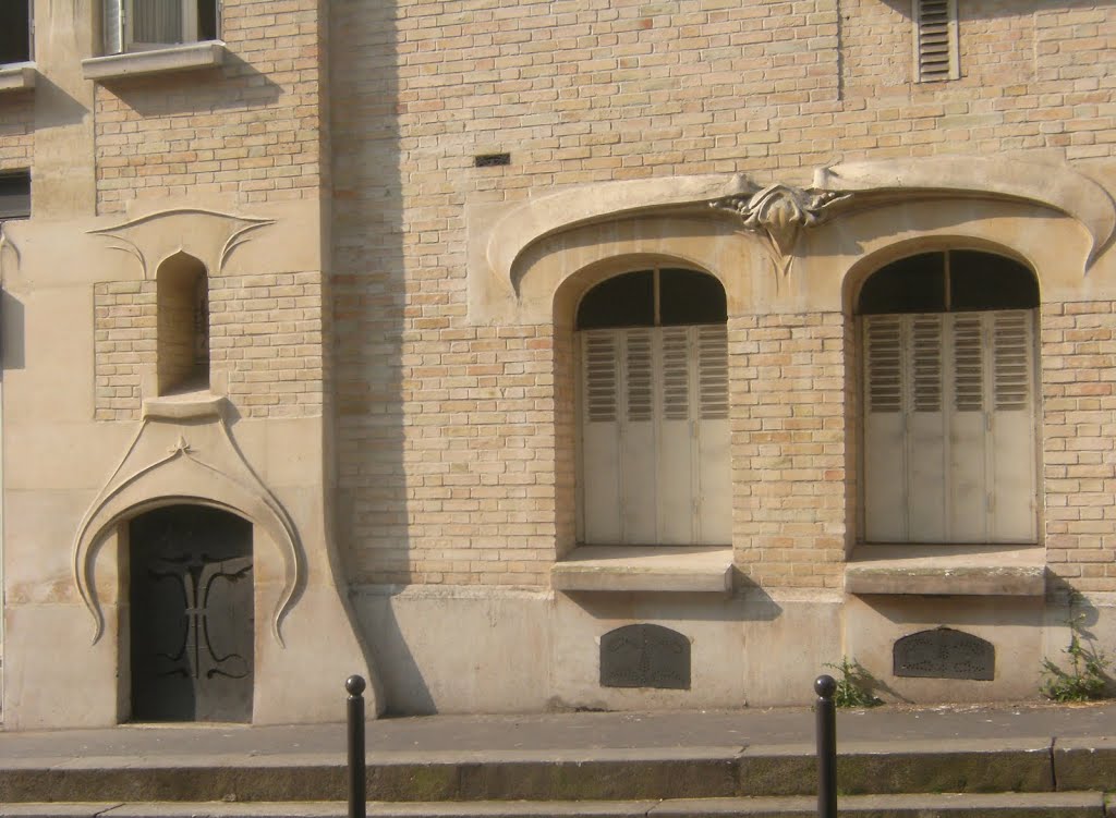 Paris-XVIe, rue Lancret 1 / avenue de Versailles 142, immeuble Jassedé (Hector Guimard 1903) by Jacques Lasserre