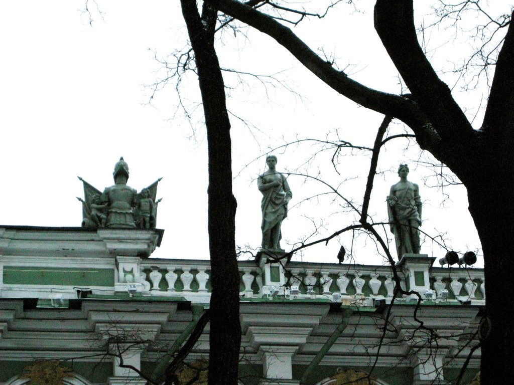 Roof-eaves of Zimnij Dvorets (Winter Palace) / Карниз крыши Зимнего Дворца by passat.EE