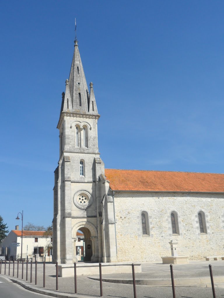 Clocher de l'église des Mathes by IERONIMUS