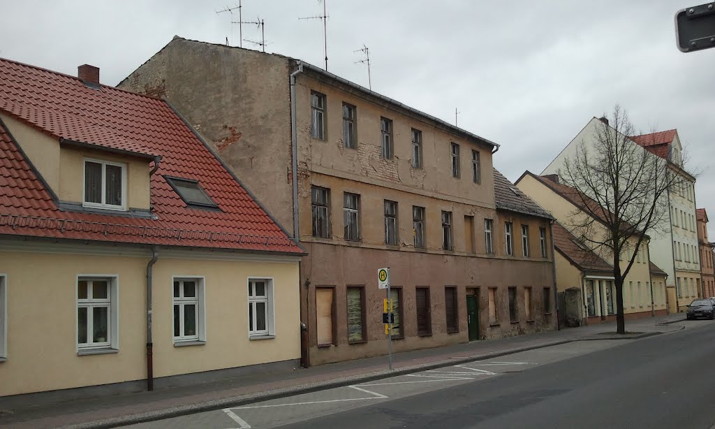 Heinrich-Zille-Street, old house, Luckenwalde by hacnic4