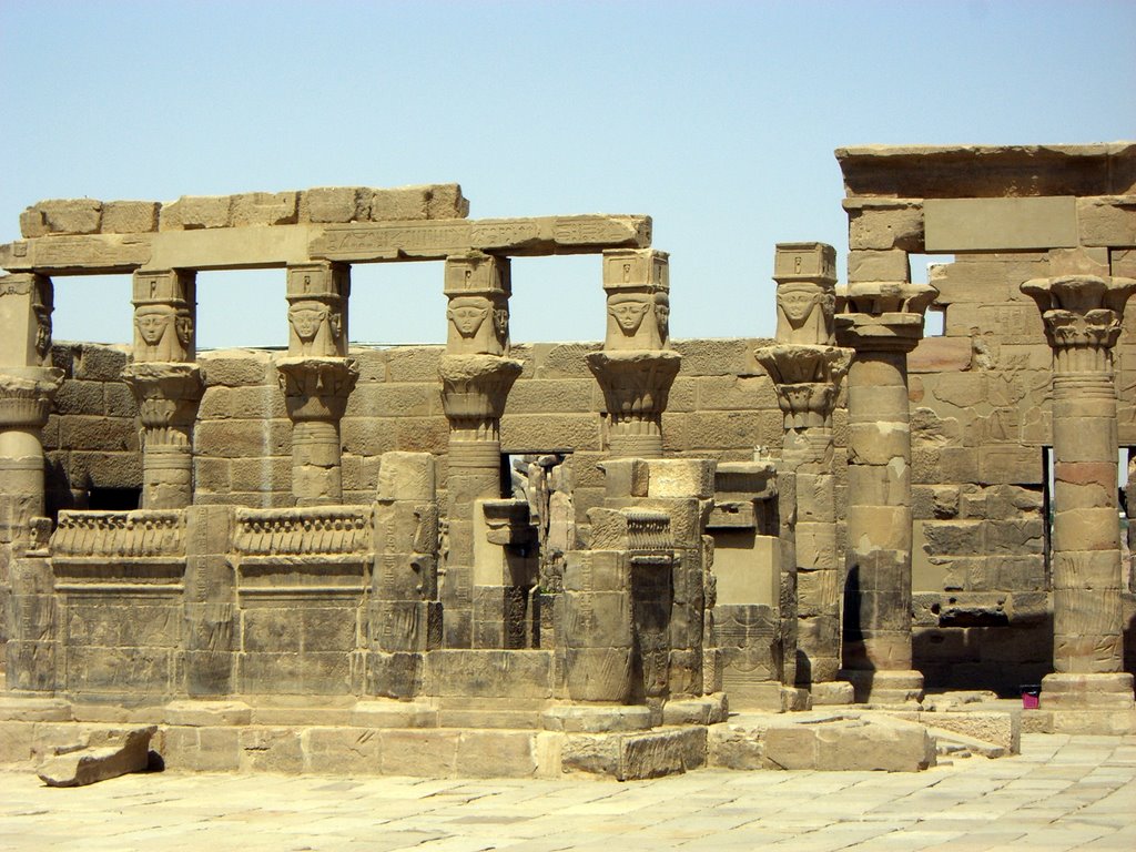 Philae temple d'Isis colonnades by JLMEVEL