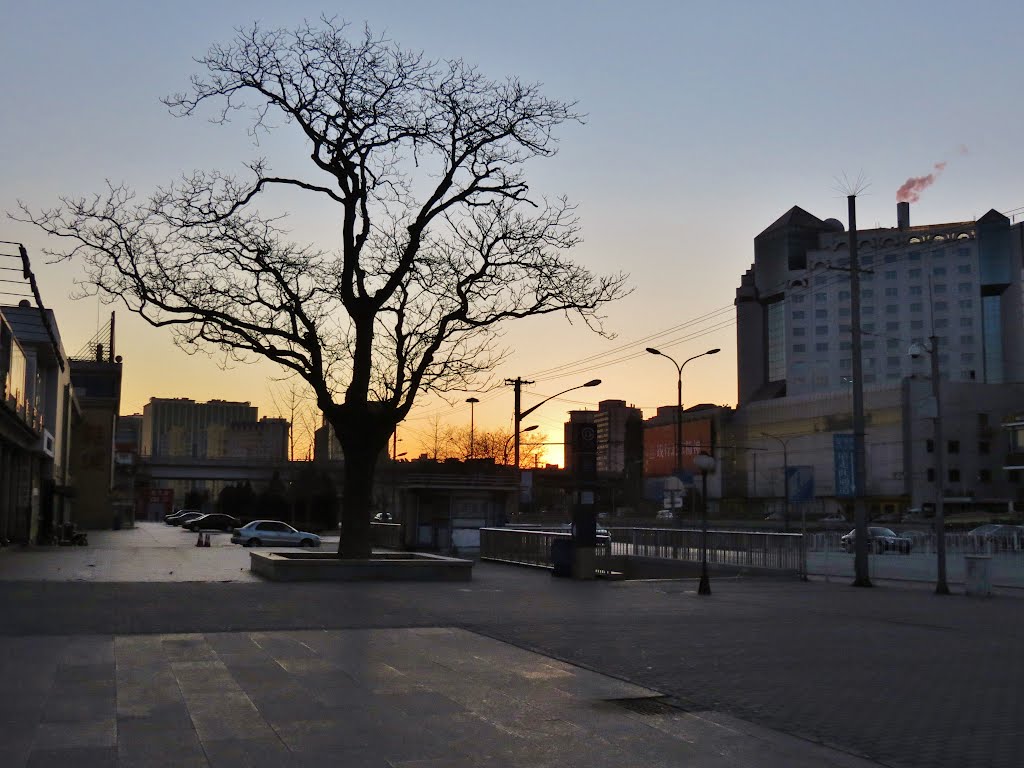 北京西直門外大街的日出 Sunrise at Xizhimenwai Street, Beijing by Peter Mok