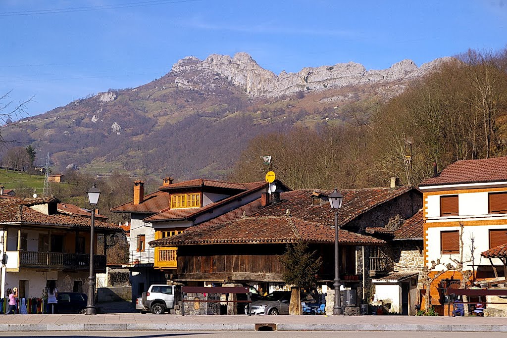 El Condado, Laviana, Asturias, España by Antonio Alba