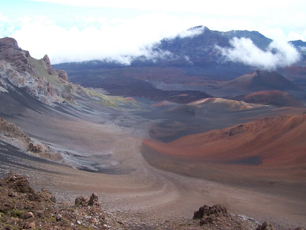 Haleakala crater by Leo Weber