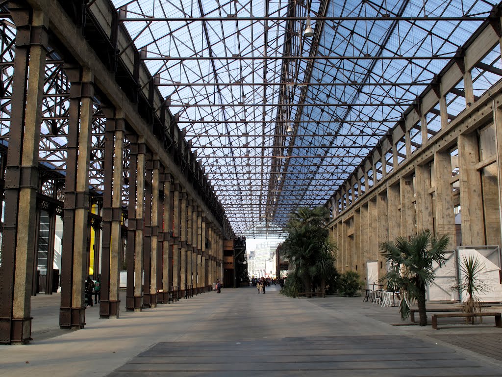 Le hangar des machines de l'île. by luminem