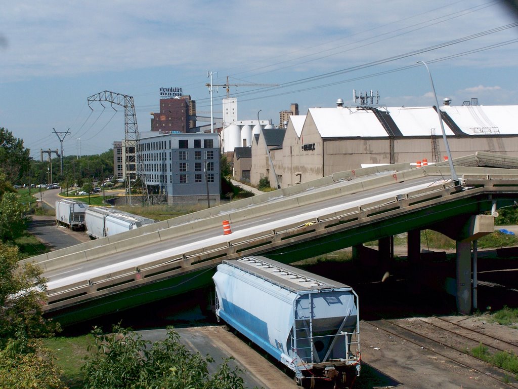 I-35 Bridge Collapse by dknutson@gmail.com