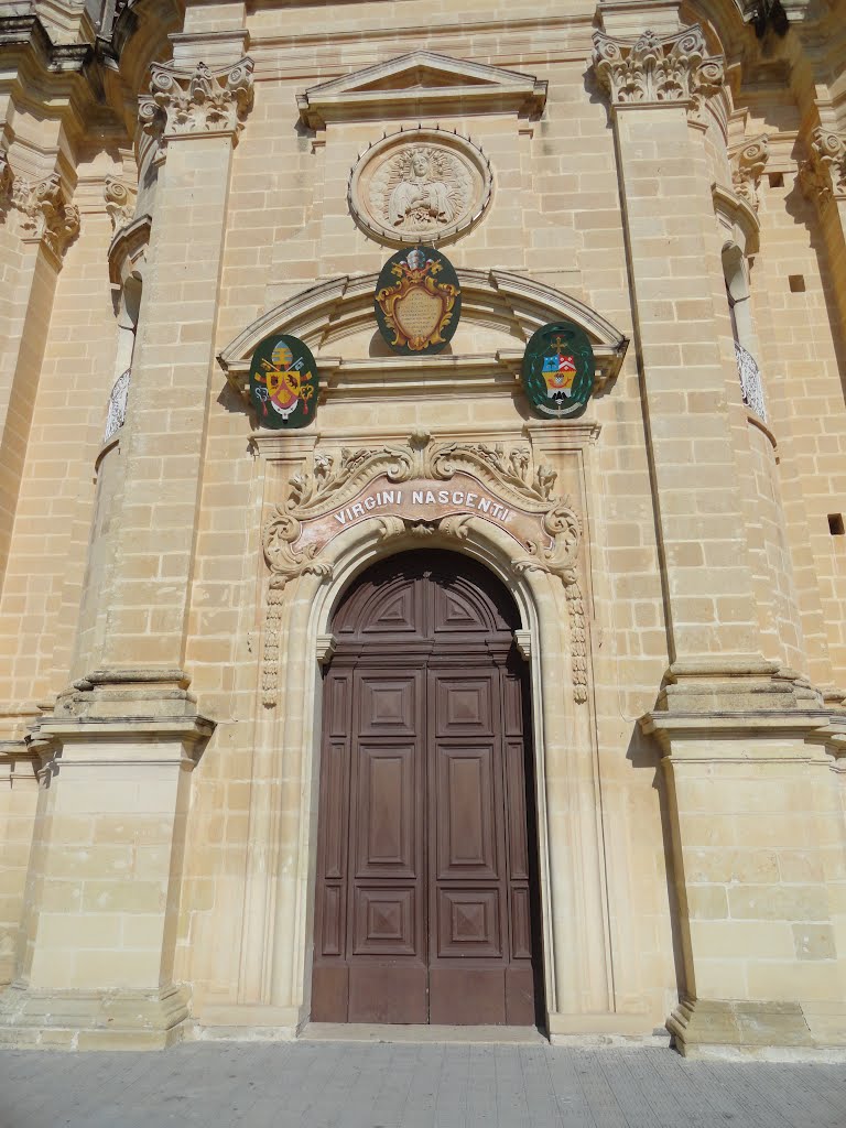 Gozo; Xaghra; Eingangsportal zur Papstkirche by Thomas Esch