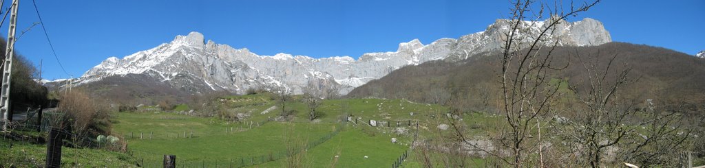 Circo de Fuente De seen from the hamlet of Pido by leiferdrengen