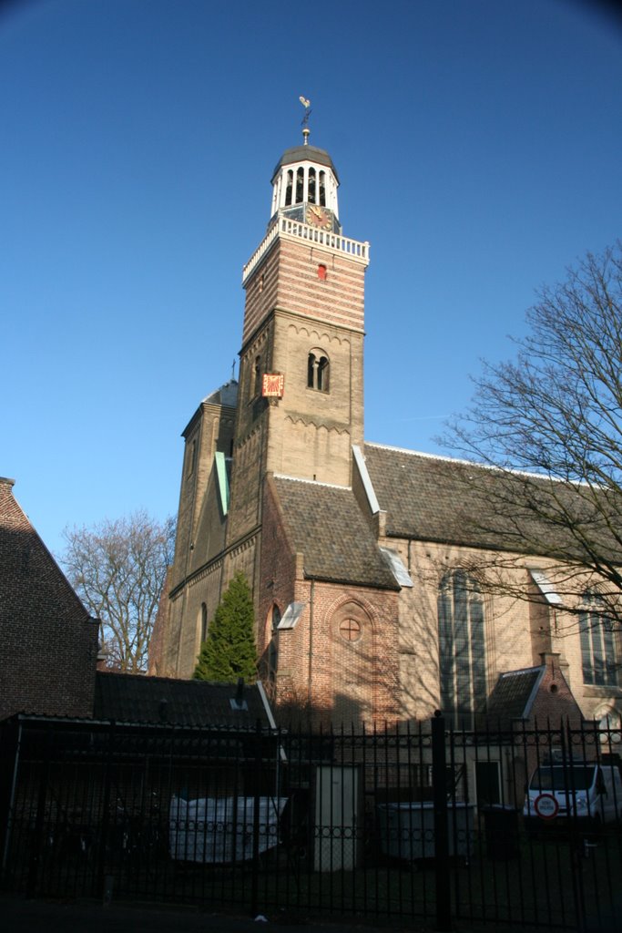 St. Nicolaikerk (1173) vanaf Nicolaasdwarsstraat by Carl030nl