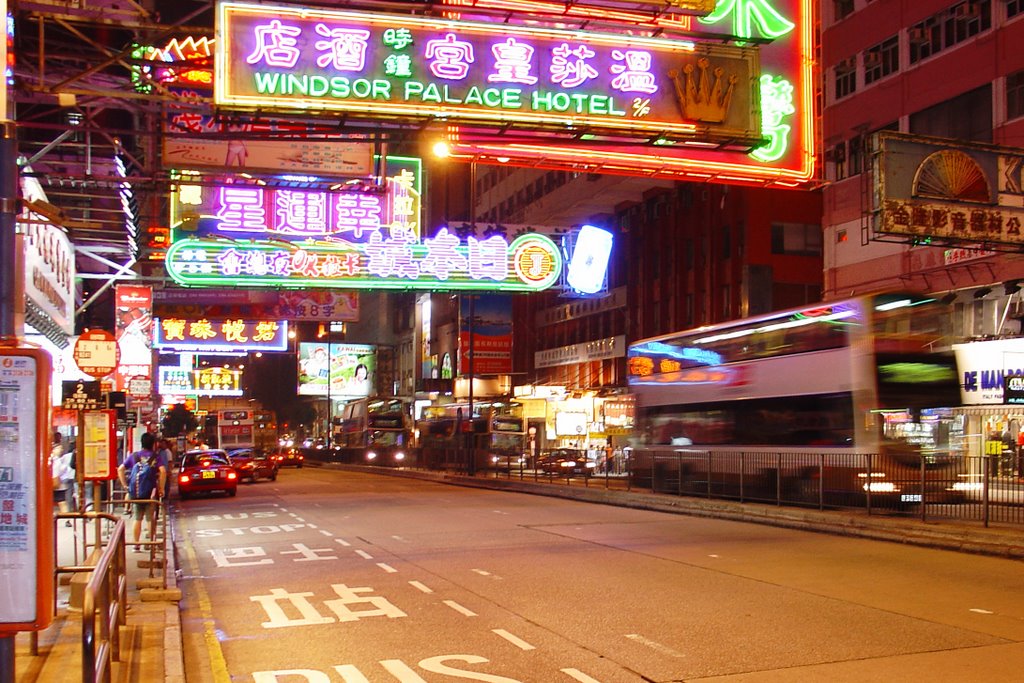 Hongkong (Kowloon by night) by Roodhooft Tony