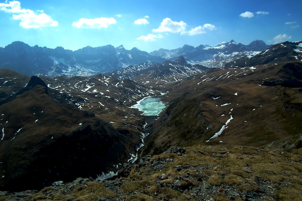 Embalse de Escarra y Partacua desde Pico Pazino by lakatrofe