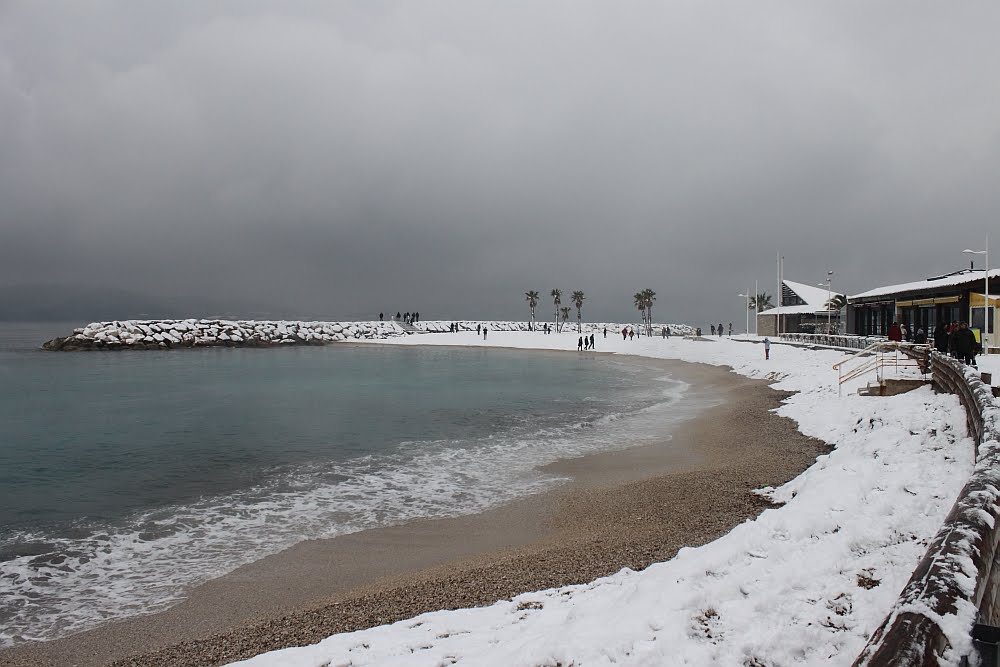 Plage du Mourillon sous la neige by j-imbert