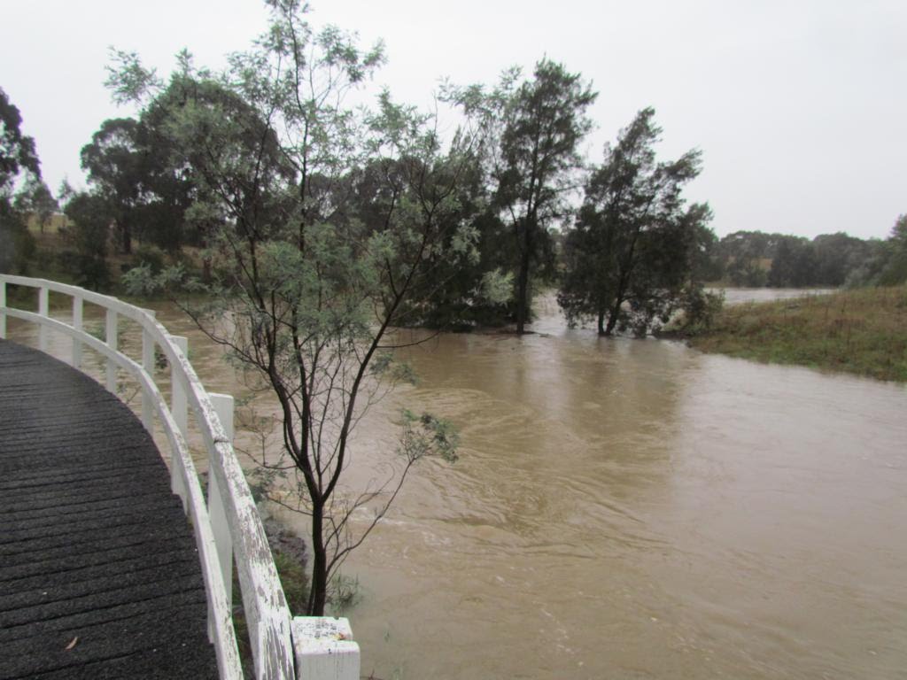 Macgregor floods Feb 2012 by Hendrik Maat