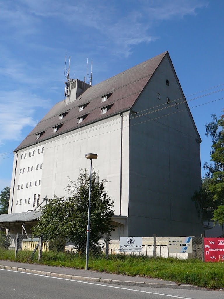 Das Aulendorfer Getreide-Silo by J. Eichendorf