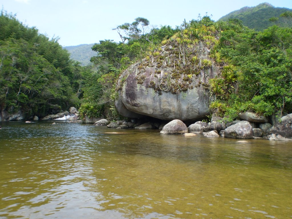 Ribeirão do Poço - Ilhabela - Brasil by Marcelo Parise Petaz…