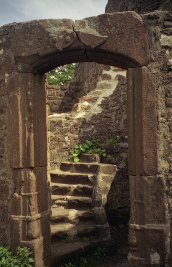 Hohenbourg: porte de la cage d'escalier by girodpi