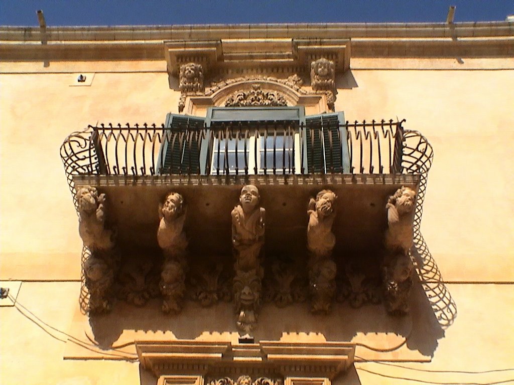 Balcone di Palazzo Nicolaci di Villadorata, Noto by Nicola e Pina in Sicilia