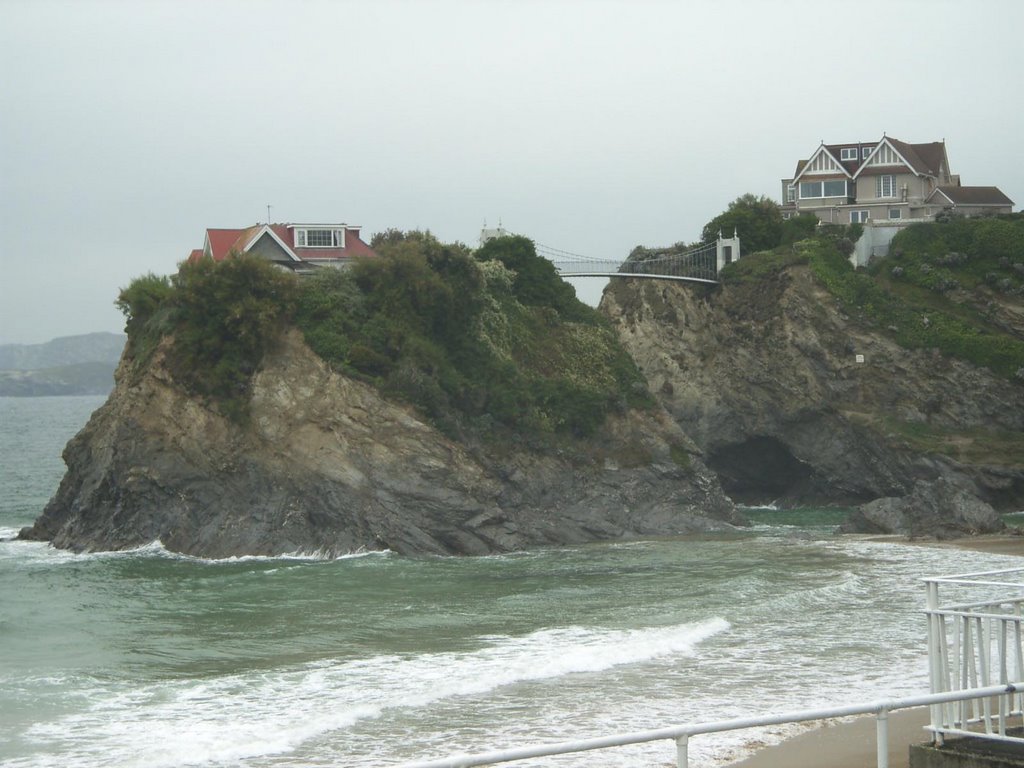 Bridge to small island, Newquay by tomartyr