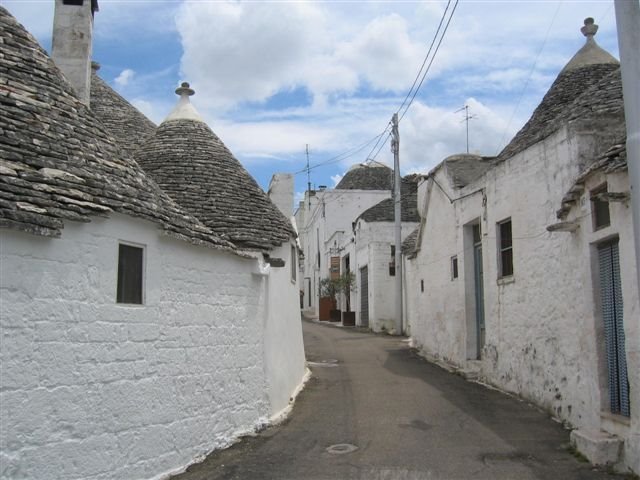 Alberobello Trulli Puglia www.trulliforsale.net by http://www.trulliforsale.net