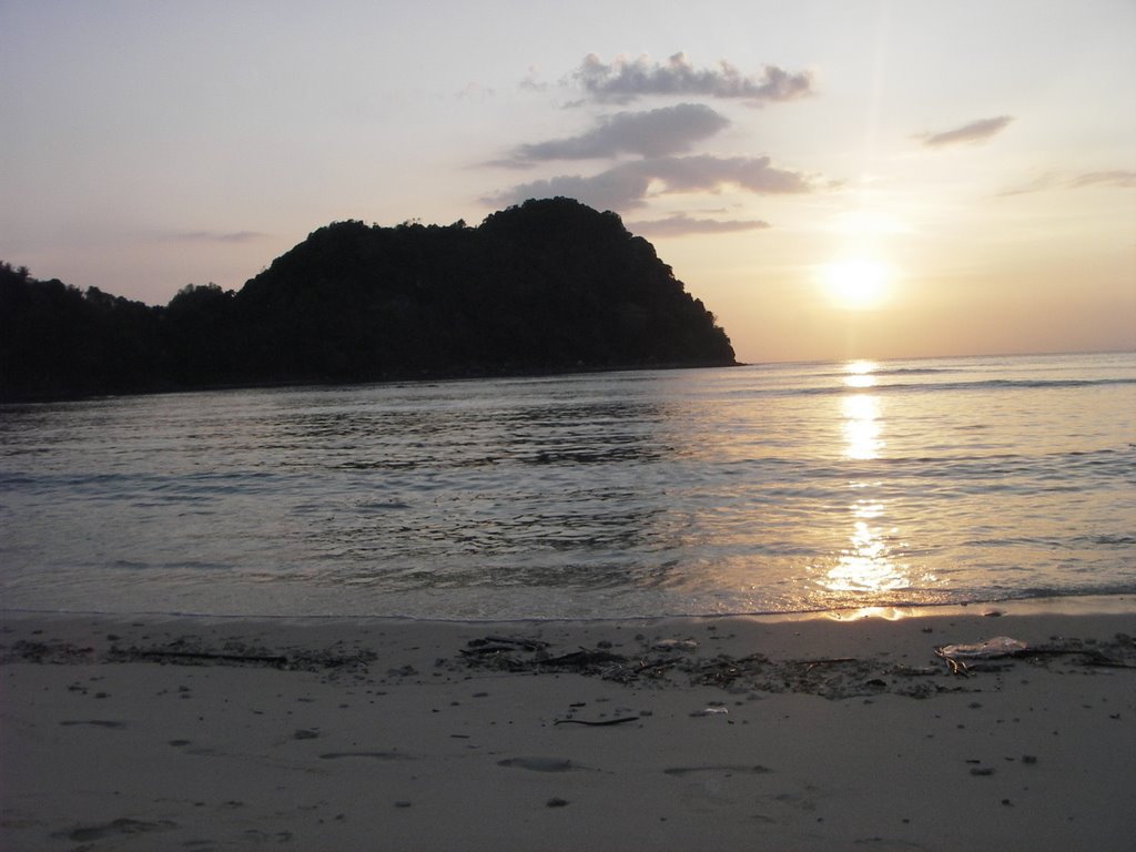 Sunset Lanah Bay April 2007 by porter_8199