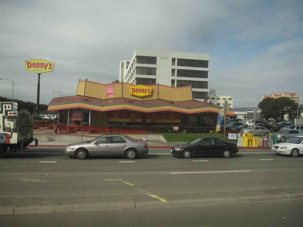 Emeryville: Denny's by KevinBean