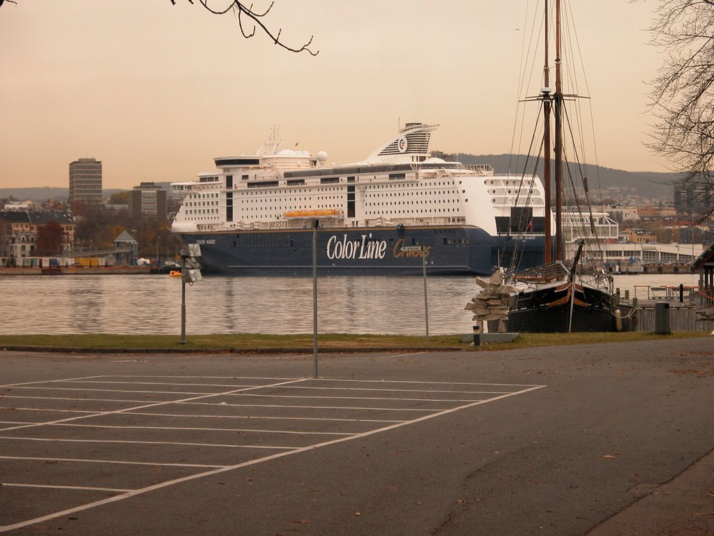 MS Color Magic im Hafen von Oslo by Stefan Thole