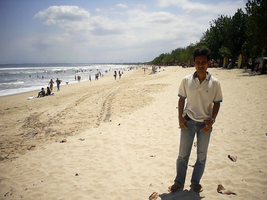 Standing on Kuta Beach 9 Sept'2007 by murtanto