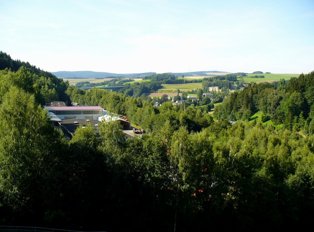 Raschau-Markersbach - Blick von der Dammkrone des PSW Markersbach nach Markersbach by Thomas Eichler