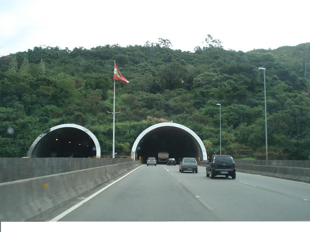 Florianopolis SC - Tunel Via Expressa Sul by cicero r maciel