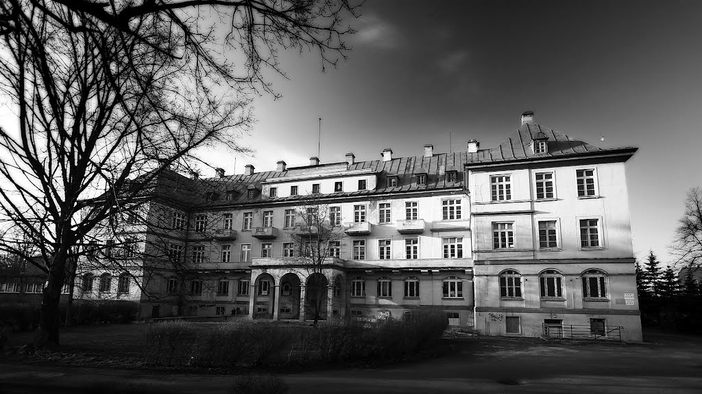 Old hospital 03.2012 by wylko