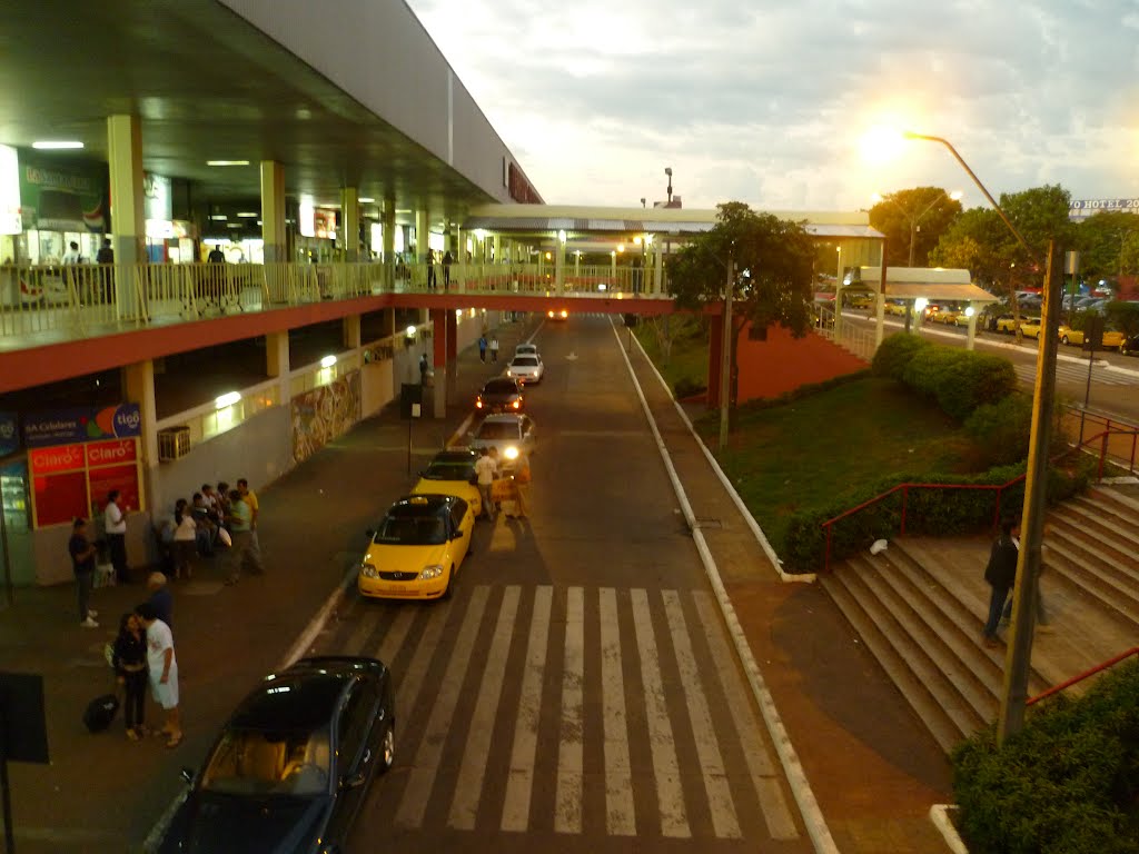 El amanecer en la Terminal de Omnibus by monicaester