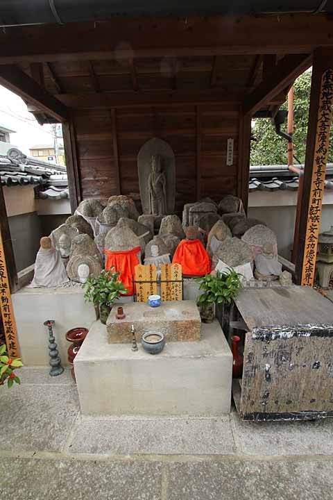 Jizos, Komyo-ji Temple by nutakku