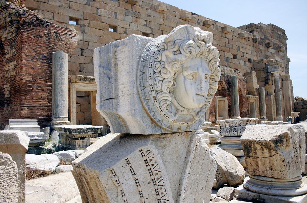 Leptis Magna - Severan forum - Medusa face by Cottius